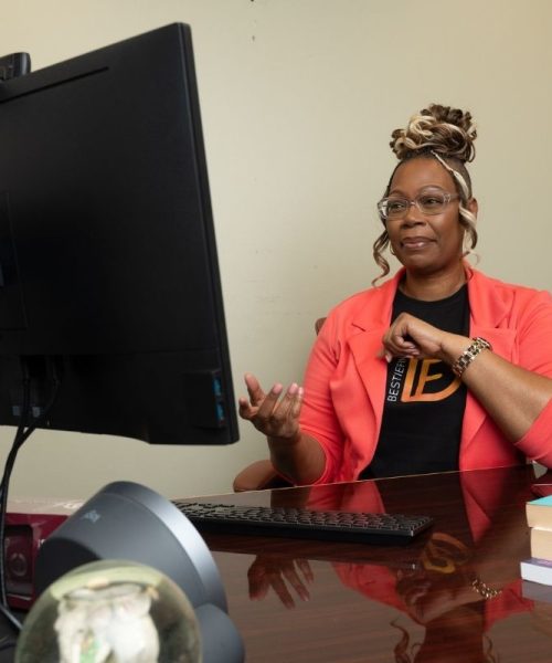 Dr Lisa Richardson BestieFinder Managing Partner Business Coach